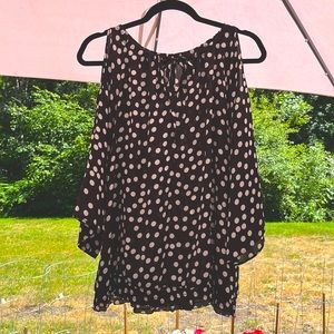 Signature by LARRY LEVINE Black with White Polka Dots Cold Shoulder Blouse, SZ L
